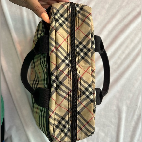 Authentic Burberry - Picture 4 of 11